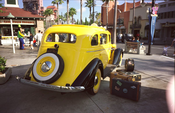 36-1c (98-F06-32) 1936 DeSoto Airstream Custom 4dr. Sedan.jpg